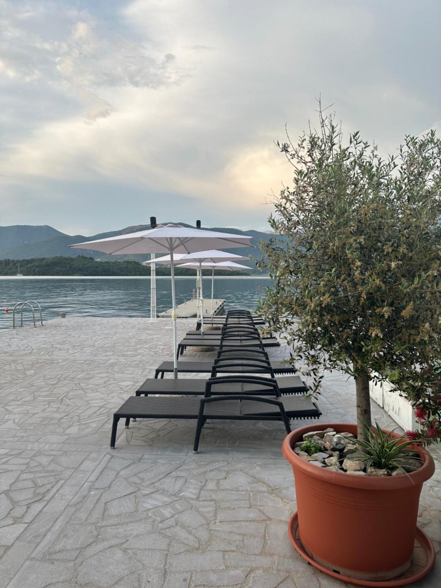 Apartments Kovinic Tivat Bagian luar foto