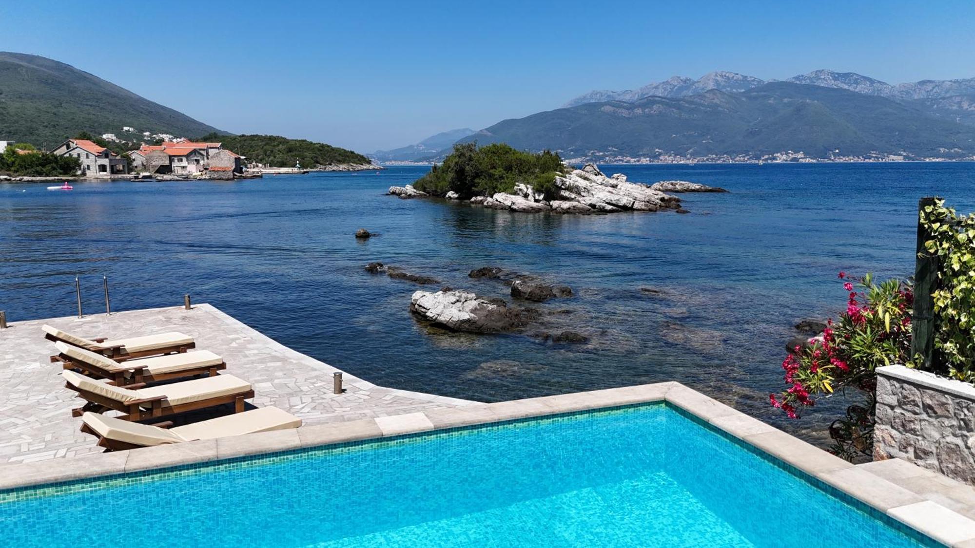 Apartments Kovinic Tivat Bagian luar foto
