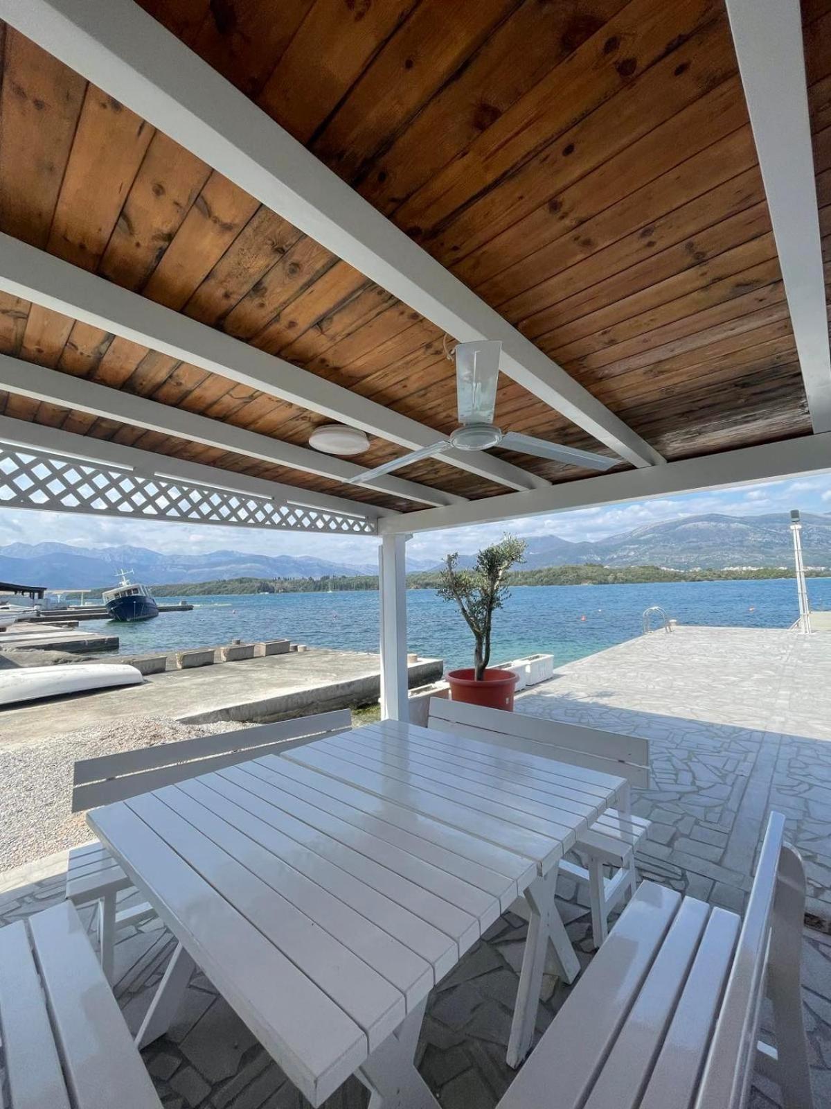 Apartments Kovinic Tivat Bagian luar foto