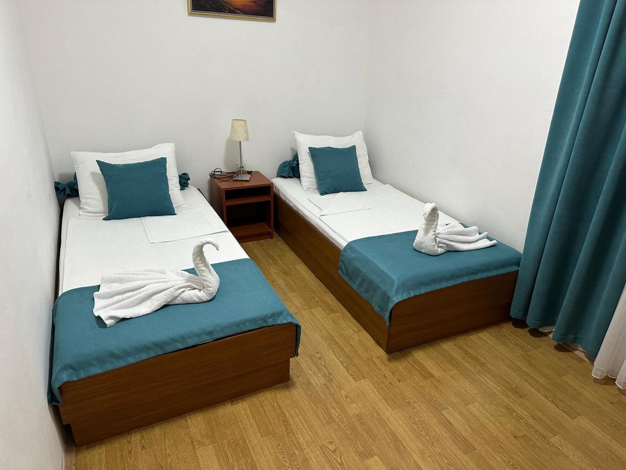 Apartments Kovinic Tivat Bagian luar foto
