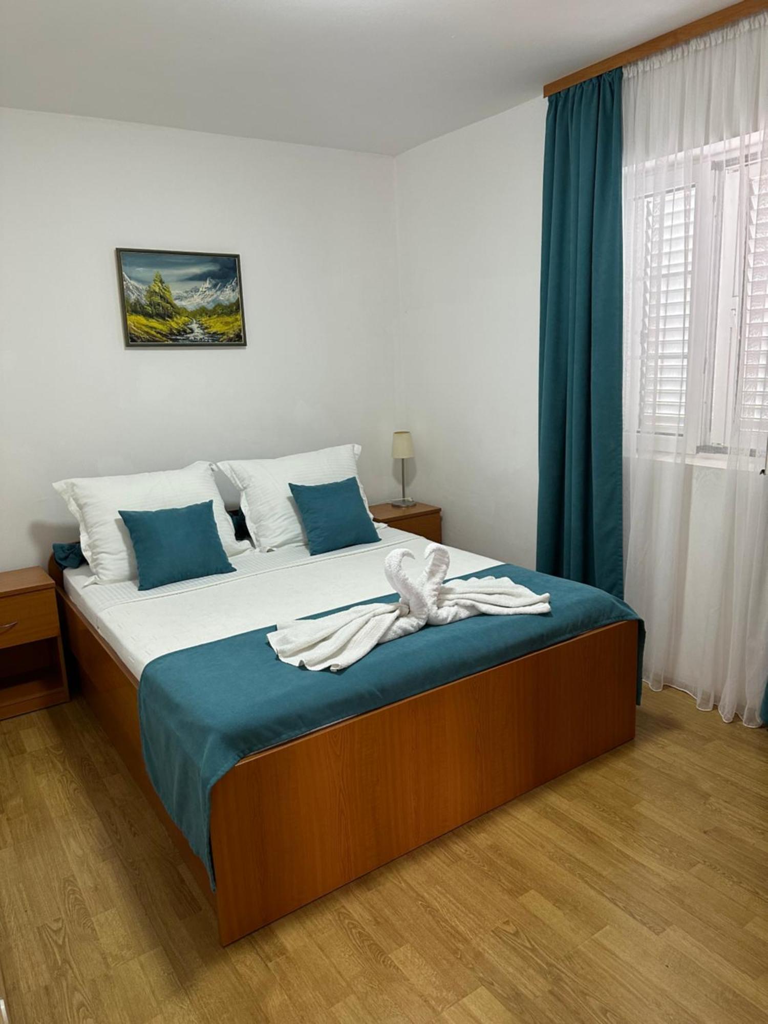 Apartments Kovinic Tivat Bagian luar foto