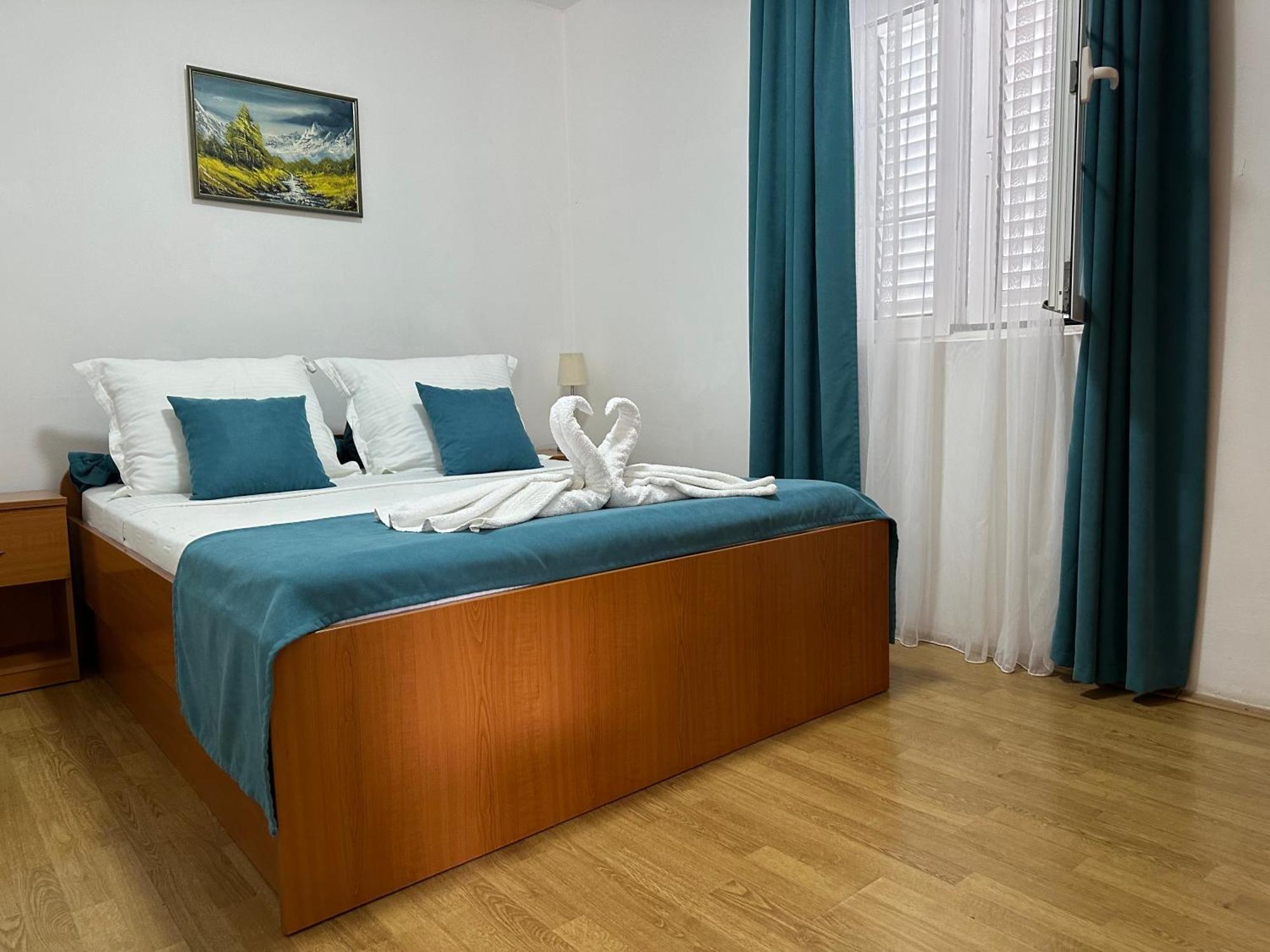 Apartments Kovinic Tivat Bagian luar foto