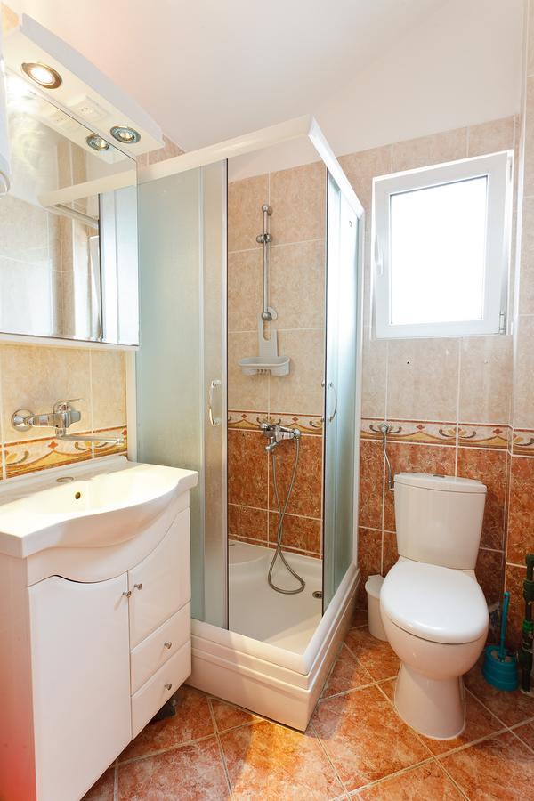 Apartments Kovinic Tivat Bagian luar foto